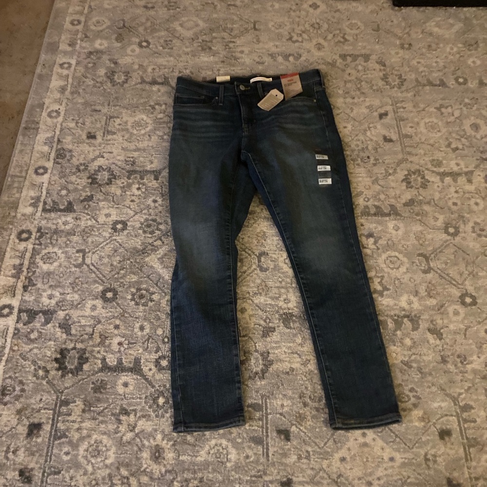 Women’s Levi’s 311